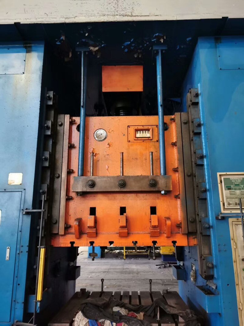  济南二机产1000吨闭式单点压力机 