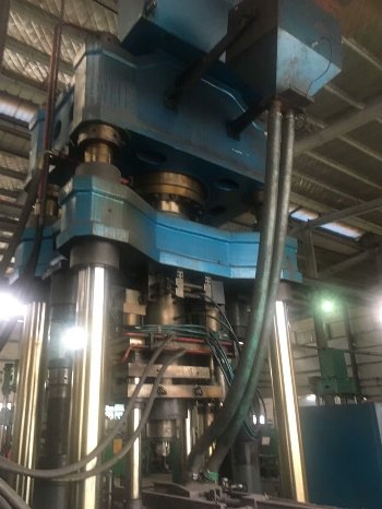 出售6台南通产315吨干粉自动成型液压机