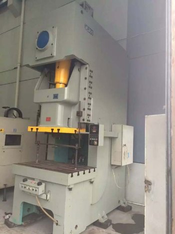 出售广东300吨开式固定台压力机