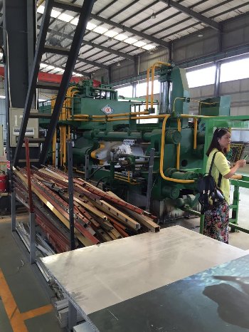 出售江苏产650吨铝型材挤压机