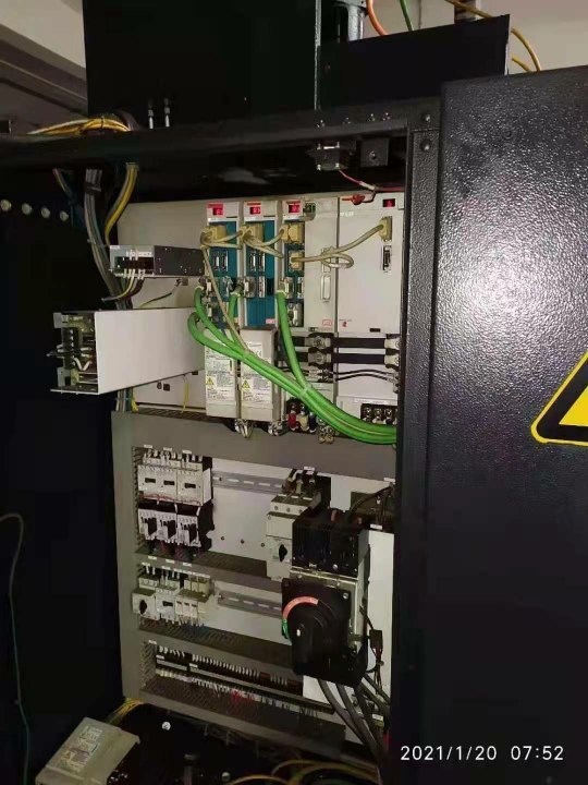 三台2009年马扎克vtc-16an加工中心