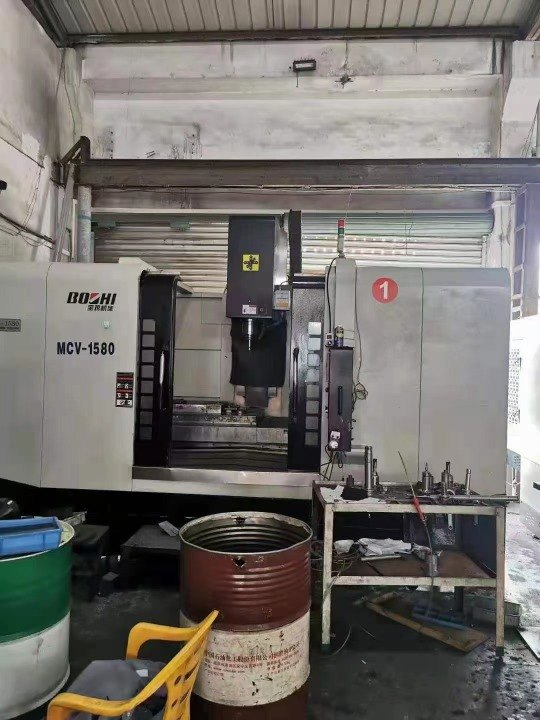全网价工厂在位一台1580模具机，三硬轨，三菱M70系统，镜面导轨，同行可接.