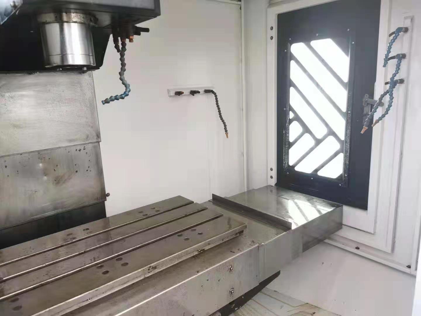 台湾珈玛LV800L 三轴线轨，主轴10000转 BT40刀柄，24把刀库 发那科MD系统，.