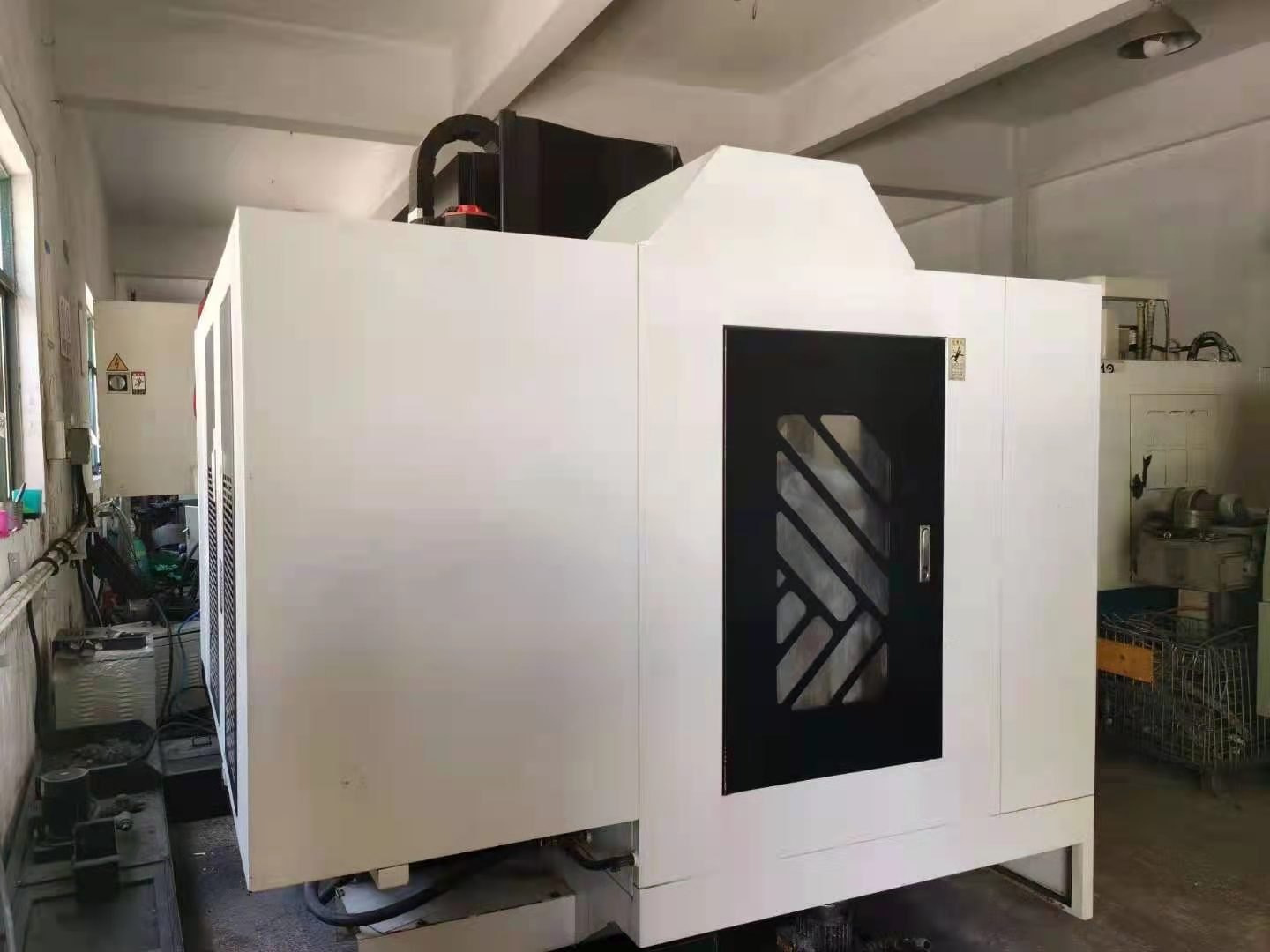 台湾珈玛LV800L 三轴线轨，主轴10000转 BT40刀柄，24把刀库 发那科MD系统，.