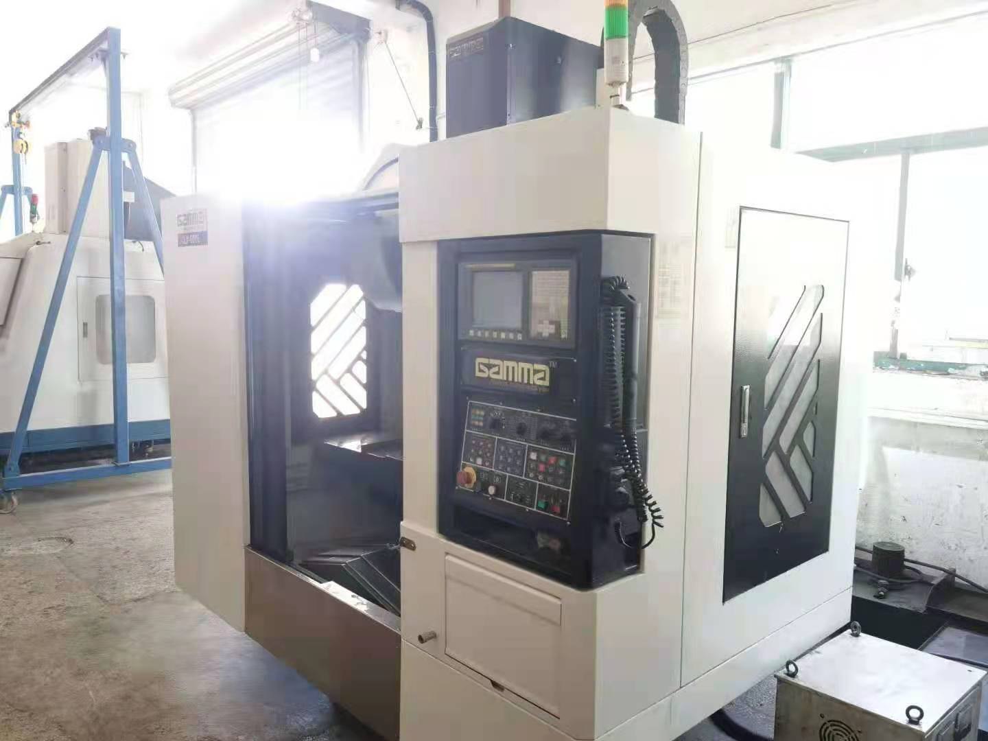 台湾珈玛LV800L 三轴线轨，主轴10000转 BT40刀柄，24把刀库 发那科MD系统，.