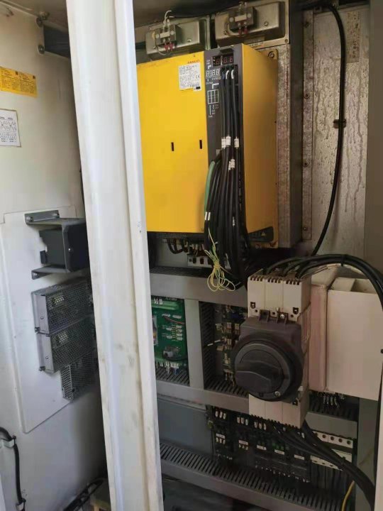 台湾珈玛LV800L 三轴线轨，主轴10000转 BT40刀柄，24把刀库 发那科MD系统，.