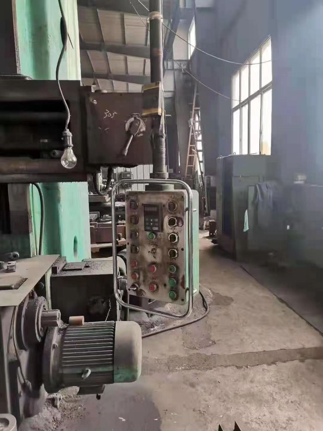 出售上海东方红龙门铣床一台