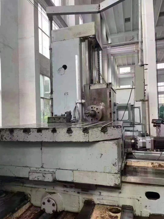 出售俄罗斯125数控镗，工作台1.6&#215;1.8米