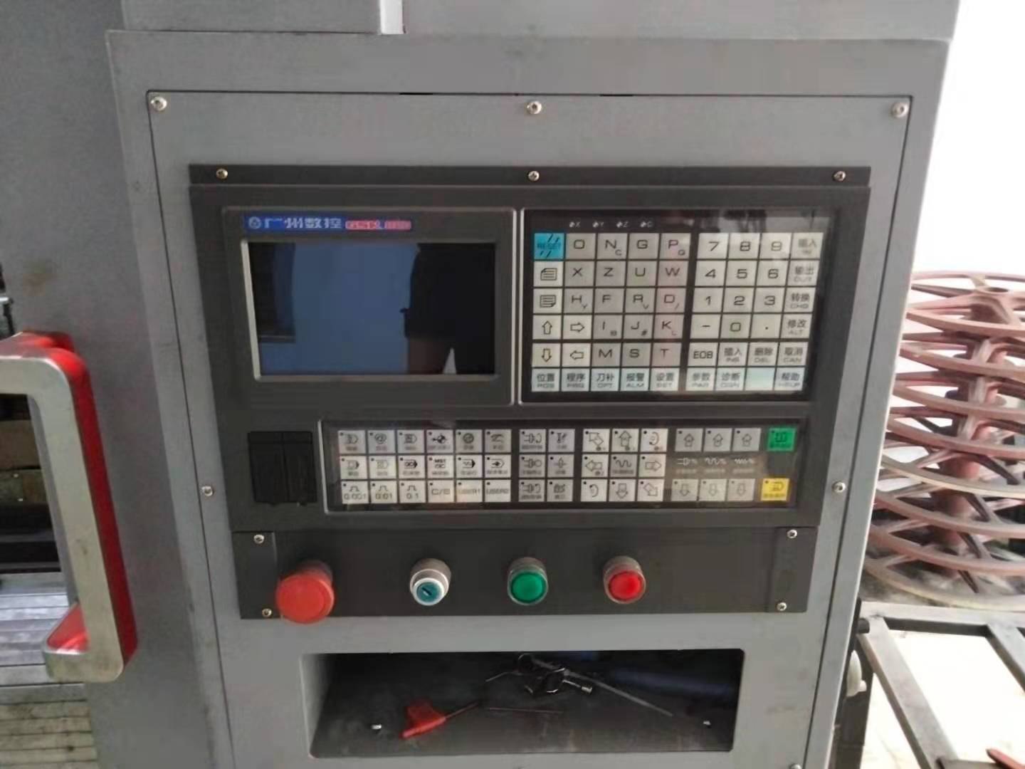打包出售两台准新数控车61801500和61803000仅试加工