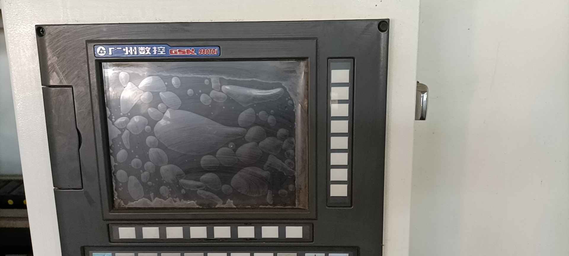 出售：丹东华骏6163&#215;3000数控车
