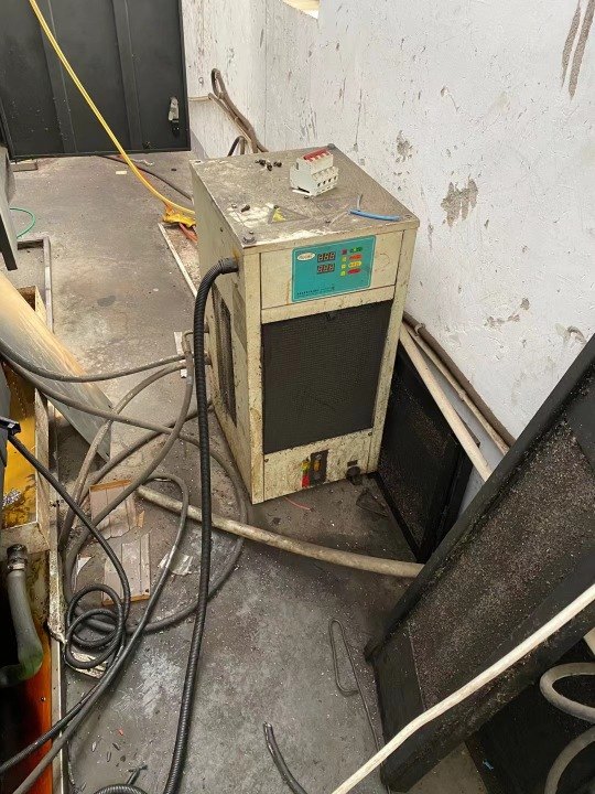 出售：同款三台，广东志远850加工中心