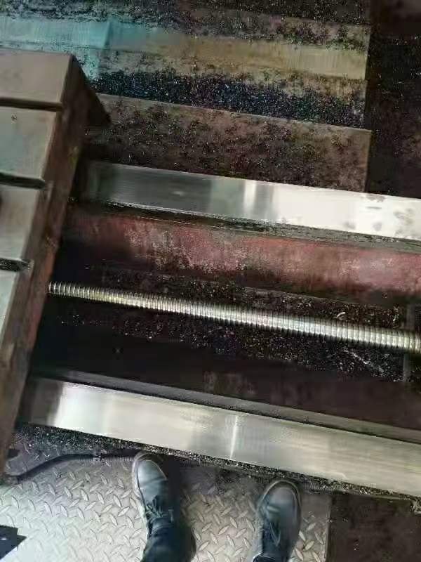 鼎泰1890加工中心一台