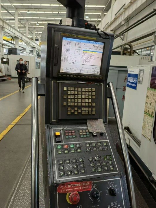 出售：台湾协鸿2190数控龙门铣，BT50主轴，齿轮头，6000转，三轴行程XYZ:20.