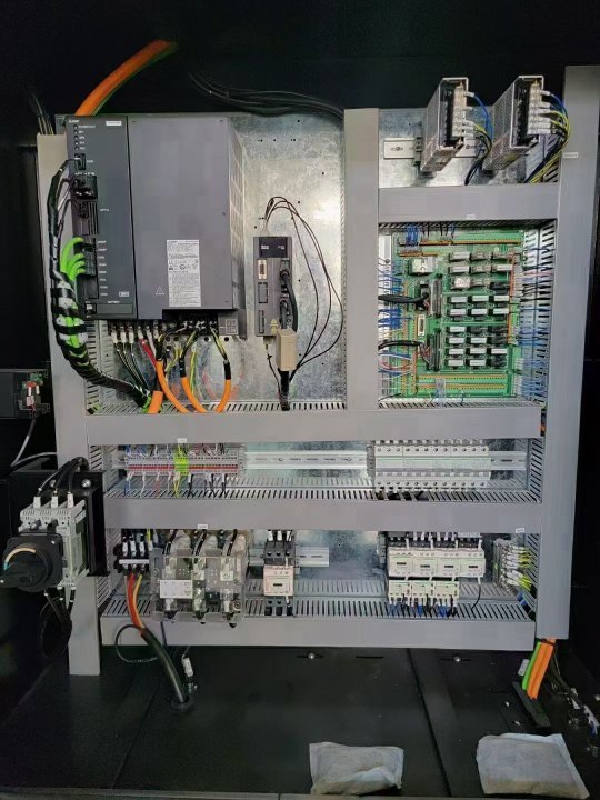 出售:2018年台群T-V856，准新机，三菱M80系统，BT40主轴/10000转，三线滚柱.