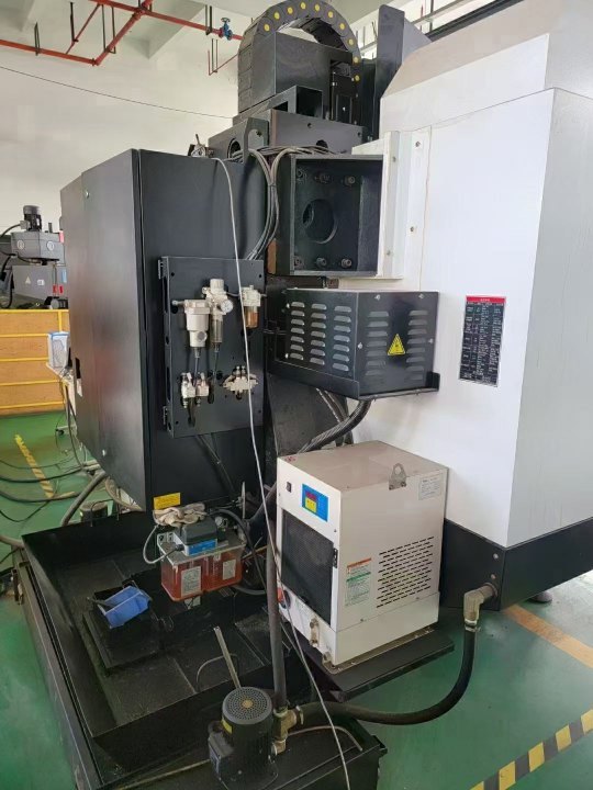 出售:2018年台群T-V856，准新机，三菱M80系统，BT40主轴/10000转，三线滚柱.