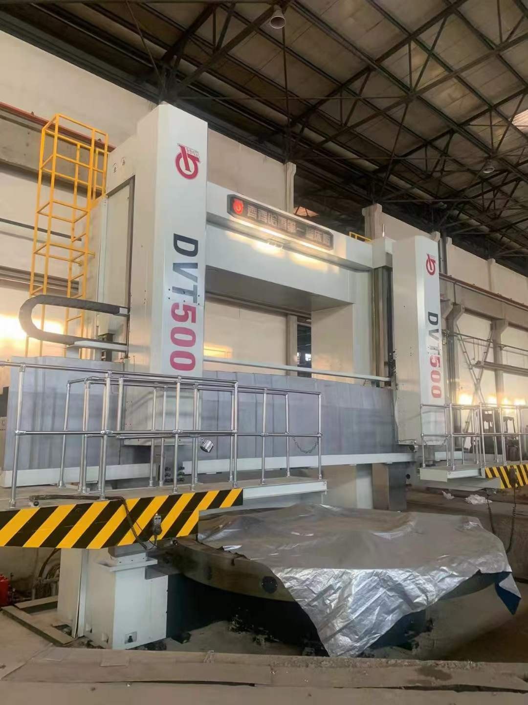 出售：基本全新5米齐重数控立车一台