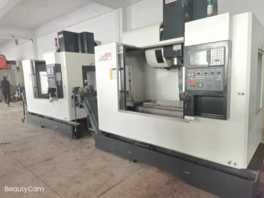 到货同款两台德扬850加工中心 三菱M70系统 三轴重型滚柱线轨 主轴BT40/1000.