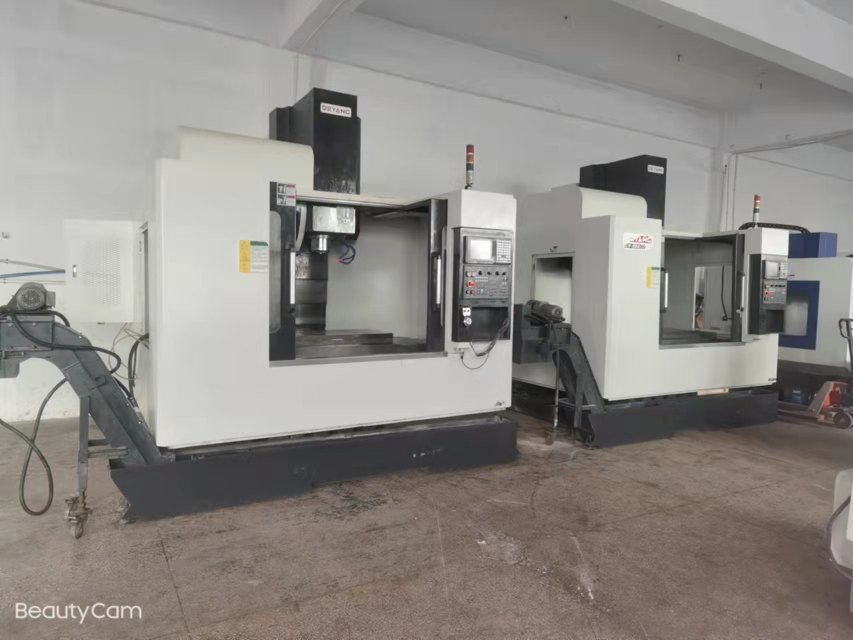 到货同款两台德扬850加工中心 三菱M70系统 三轴重型滚柱线轨 主轴BT40/1000.