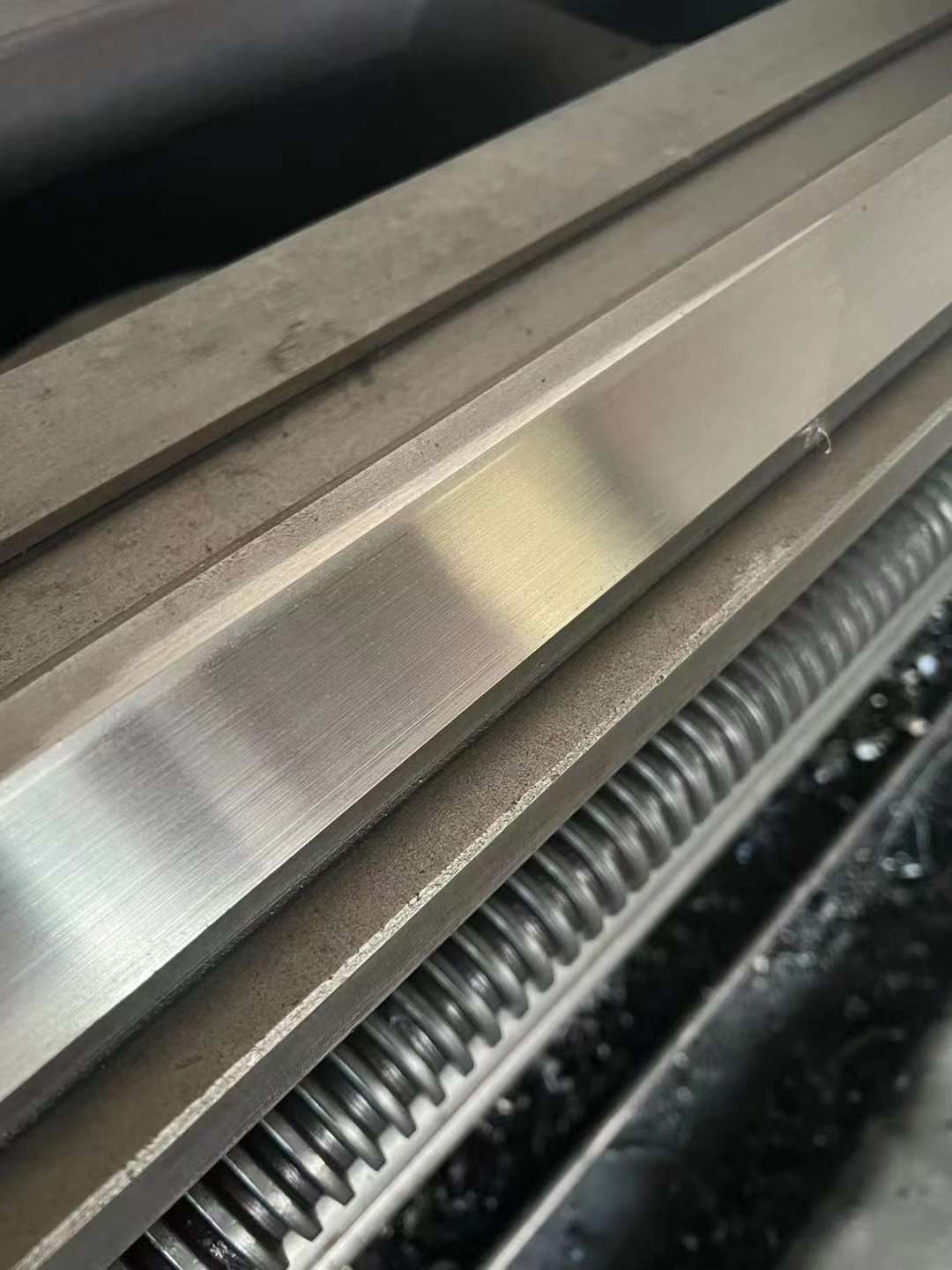 沈阳机床厂 CW6180&#215;3米三台同款   在位出售中 ，随时可以提货