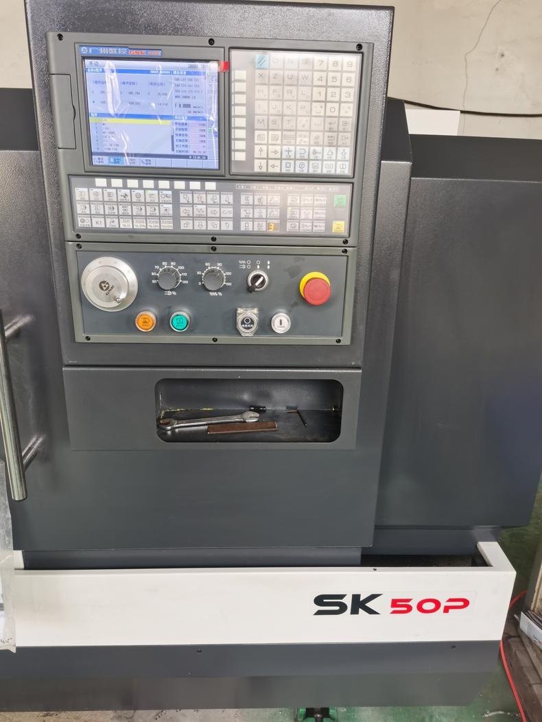 宝鸡机床SK50P，全防护，三档档内无极变速，广数980tdi，一年质保的新机。