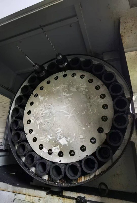 海天500双工位卧加， 行程800&#215;600&#215;700， BT50齿轮头，线.