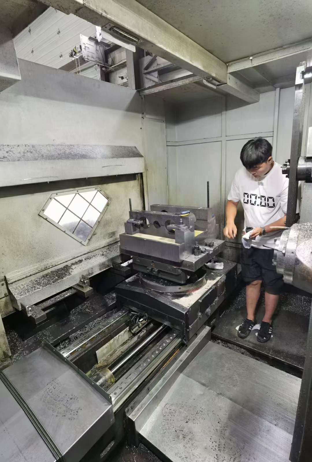 出售：海天500双工位卧加一台
