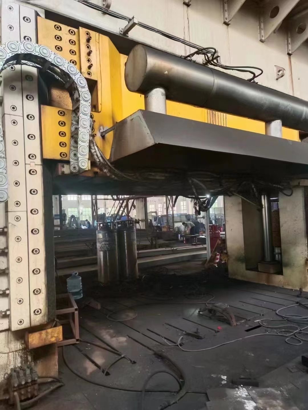 2016年产龙门框架式模压机（带加热功能）3000吨，在位.