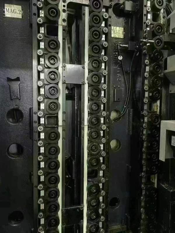 还剩后1台韩国斗山HP4000卧式加工中心，系统法纳克31i.