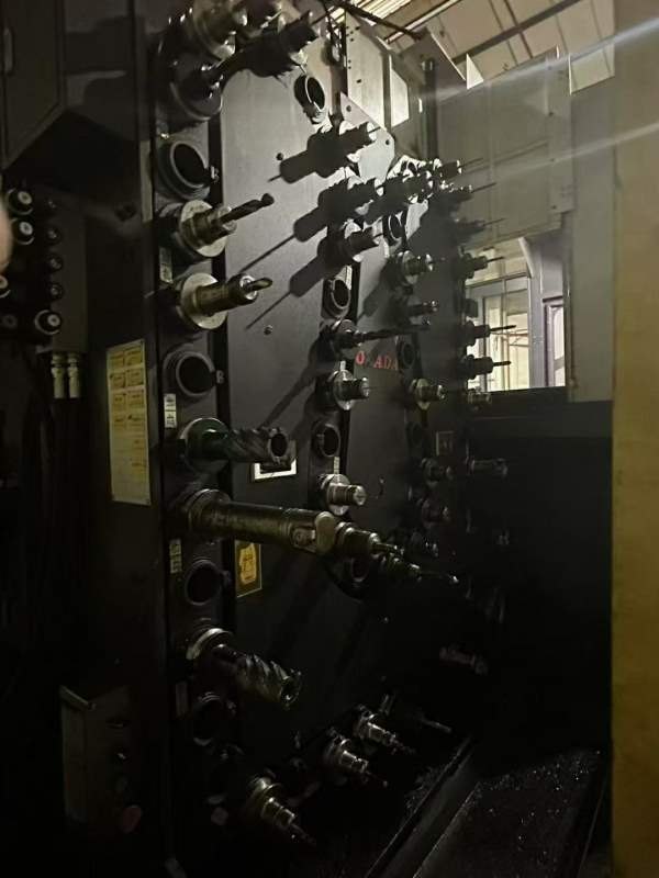 三台拓斯达卧镗，两台带w轴，一台不带台正床身，三轴.