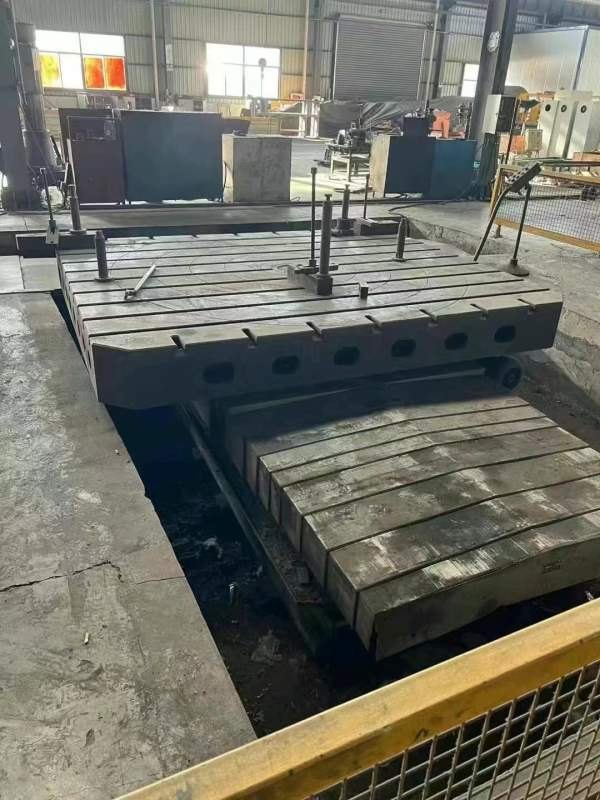 芜湖恒升6213落地镗加工高度：2500行程：8000，回转工.