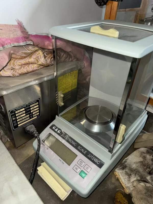 几台小仪器罗根颗粒计数器，天平，超声波，干燥箱，硬.