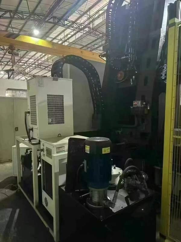 还剩后一台昆山仓库看货：拓斯达卧镗，台正床身，三轴.