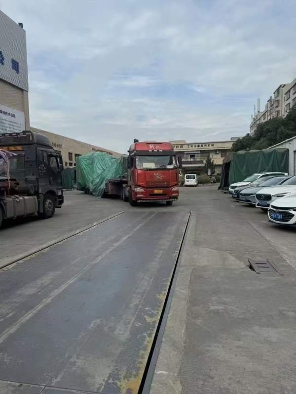 还剩后一台昆山仓库看货：拓斯达卧镗，台正床身，三轴.