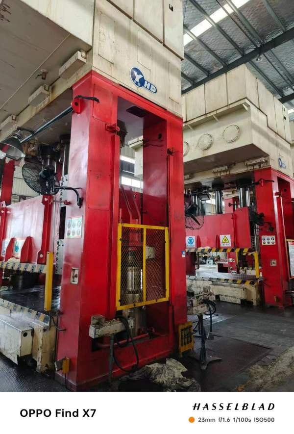 合锻RZU800吨开口1800行程1300工作台2200乘3600前移动.