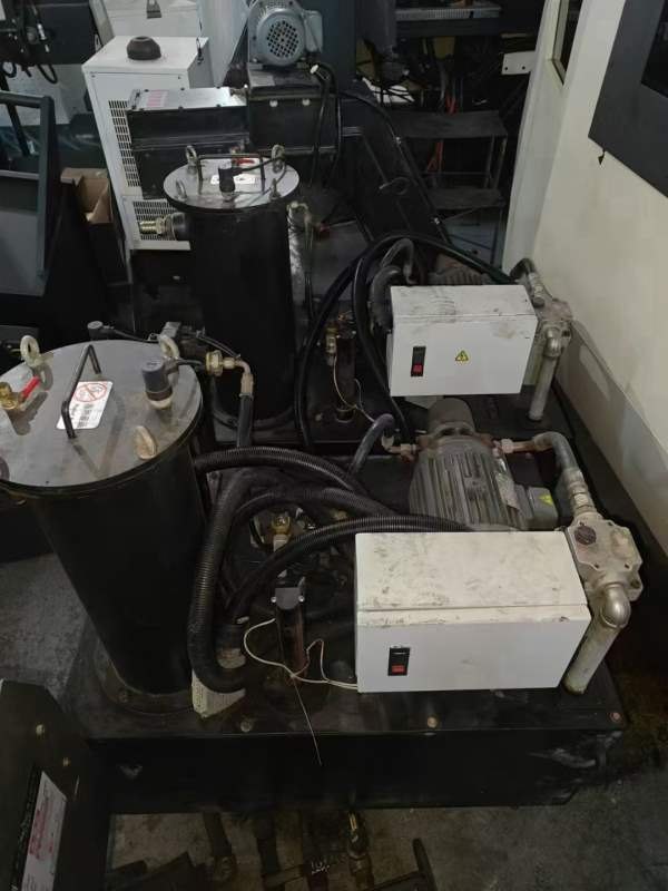 还有一台永华1370重型加工中心，50主轴，带中心出水，.