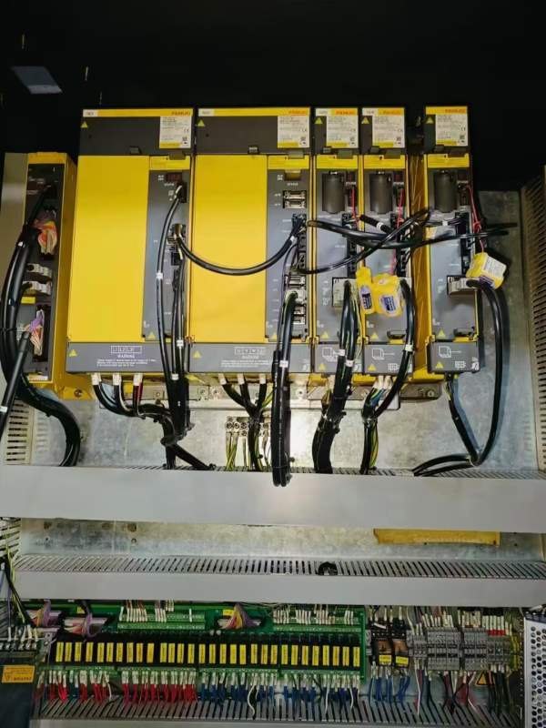 还有一台永华1370重型加工中心，50主轴，带中心出水，.