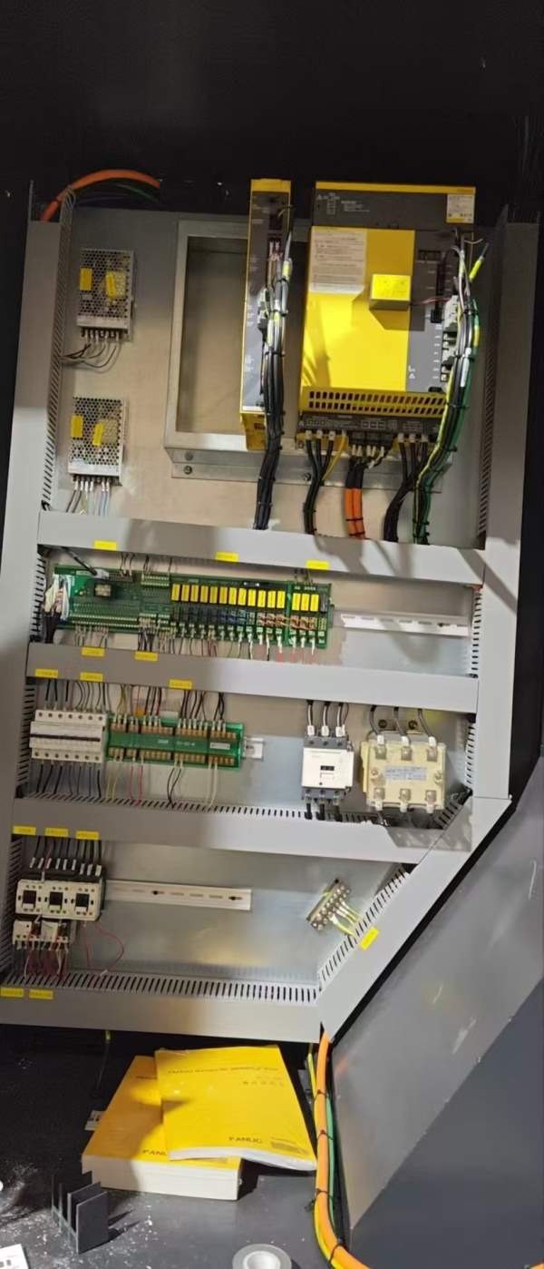 九成新艾格玛FMC1580数控模具机同款两台，使用时间200.