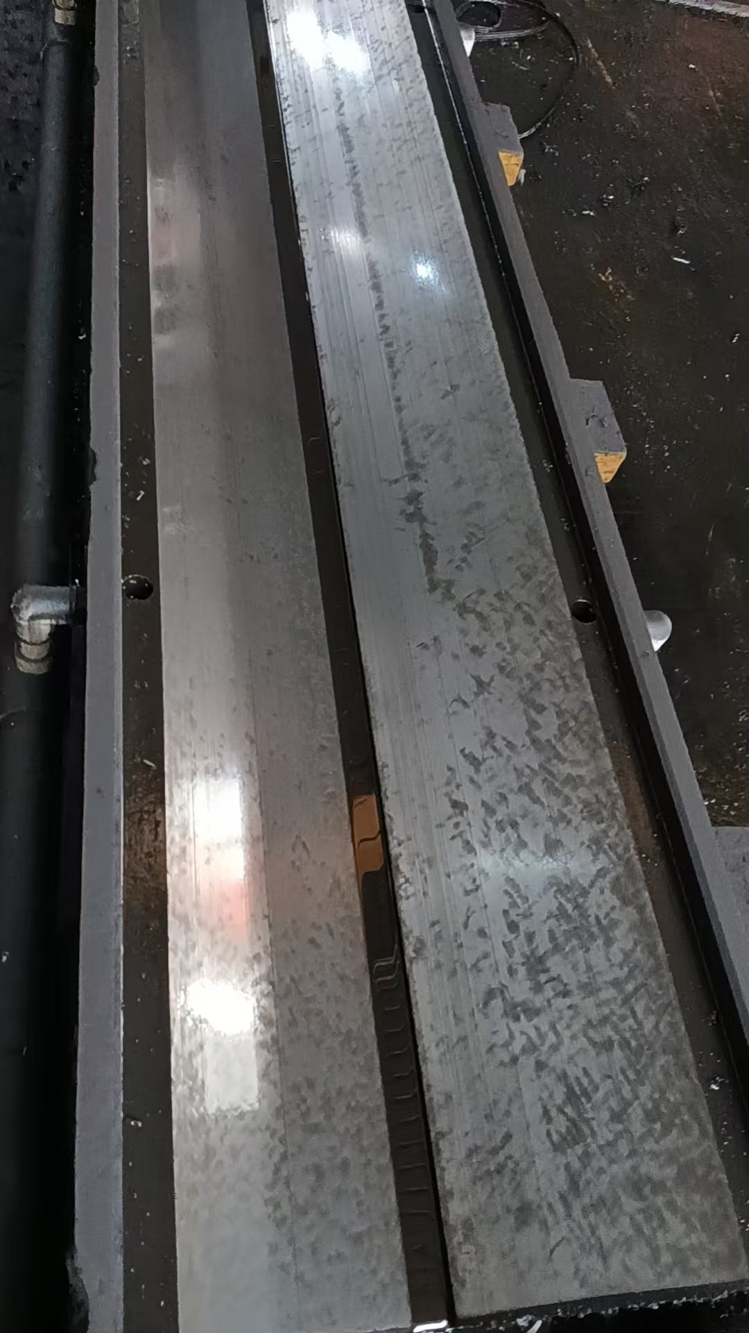 在位出售东方机床厂重型B2025龙门刨床，装上铣头就是.