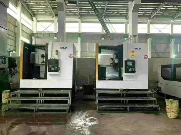 两台宝鸡GCK516A数控立车回转直径：850mm车削直径：75.