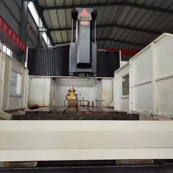 工厂在位出售乔峰LM3217龙门加工中心一台，2020年9月.