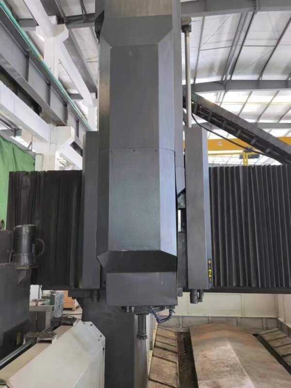 台湾友佳FV4224重型龙门加工中心，5度分自动铣头，BT5.