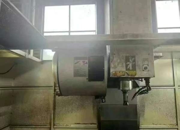几万块钱秒杀1270加工中心，三菱M70系统，机械臂刀库.