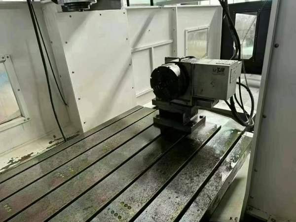 仓库刚到宝熠2516龙门加工中心工作台2.5X1.4 门宽1.65.