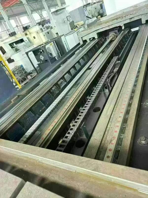 仓库到货：2017年海天4028数控龙门加工中心：带手动铣.