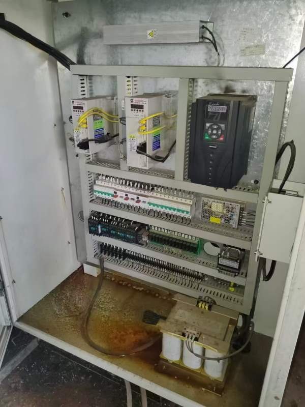 盐城工厂在位出售：精品80185数控车床一台、广数980TD.
