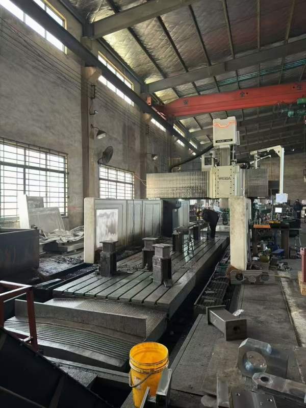 上海工厂刚刚买下威达2080龙门加工中心 工作台2X8米 .