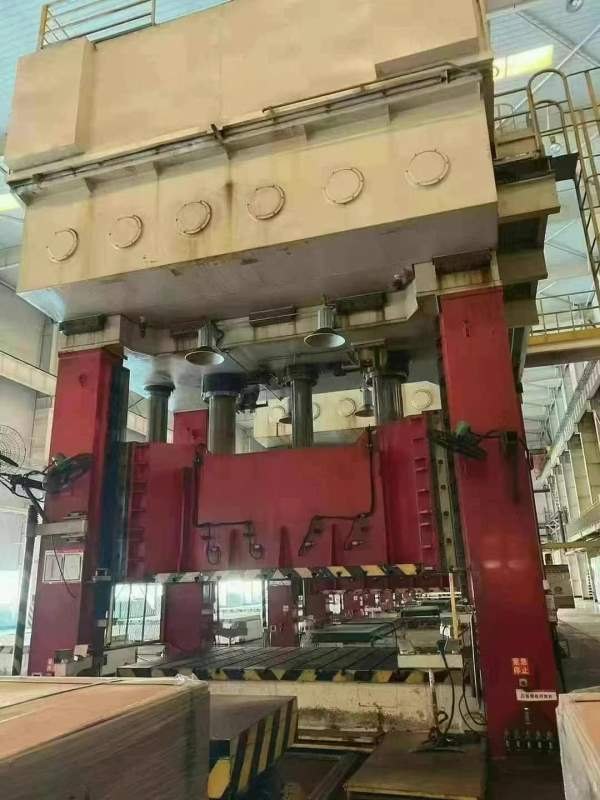 合肥锻压1000吨压力机滑块行程:1300mm开口高度:2000mm.