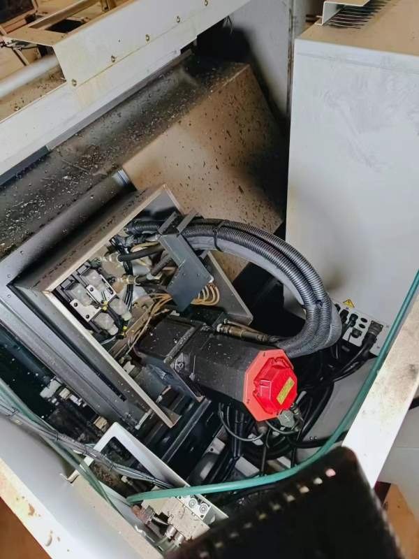 四台原装进口斗山斜轨刀塔机：型号 LYNX220B，8寸卡盘.