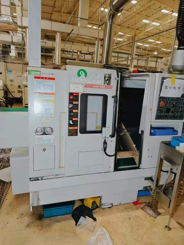 四台原装进口斗山斜轨刀塔机：型号 LYNX220B，8寸卡盘.