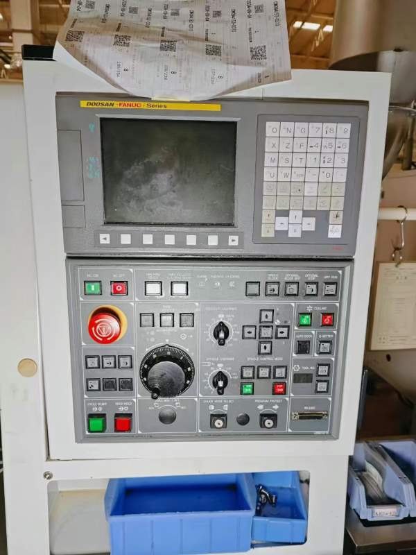 四台原装进口斗山斜轨刀塔机：型号 LYNX220B，8寸卡盘.